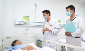 Mất tinh hoàn do tự uống kháng sinh trị đau