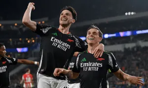 Arsenal lập kỷ lục ghi bàn sân khách ở Champions League