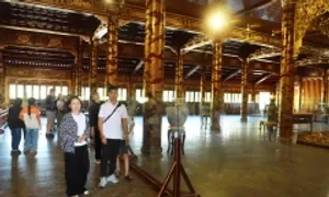 Lắp kính cường lực bảo vệ ngai vàng trong điện Thái Hòa